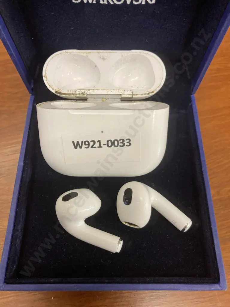 Apple AirPods With Charging Case (Model A2566) Image 1++